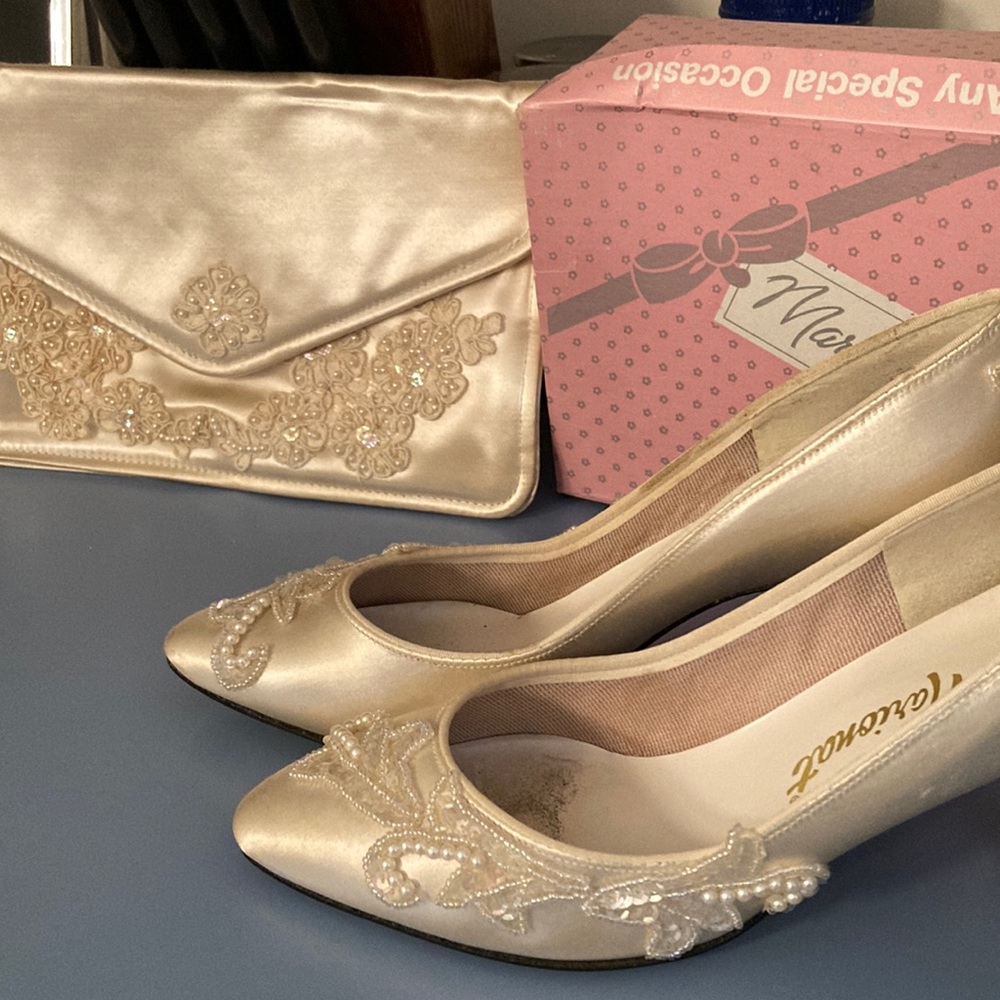 Wedding high heel Satin Shoes in cream color. Custom decorated to match Clutch.